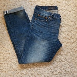 Reposhing ~ Broken in slim boyfriend jeans.